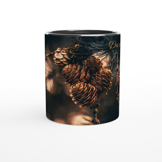 Krus med sort innside og hank og motiv "Wonders" og tekst "Du er verdifull"