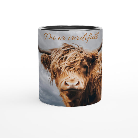 Krus med svart innside og hank, motiv høylandsfe og tekst "Du er verdifull"